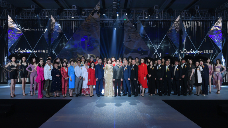 1553827938133622.jpg 大合影1_副本_副本_副本.jpg